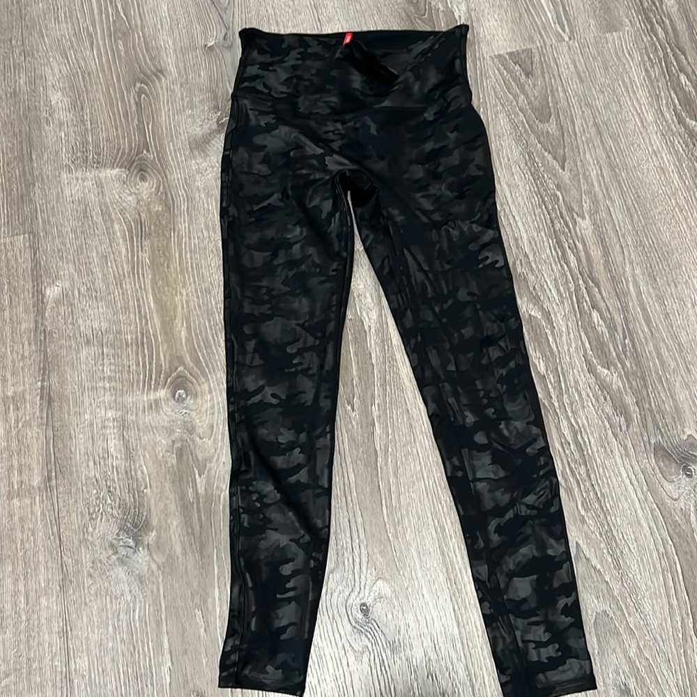 Spanx camo leggings, size large